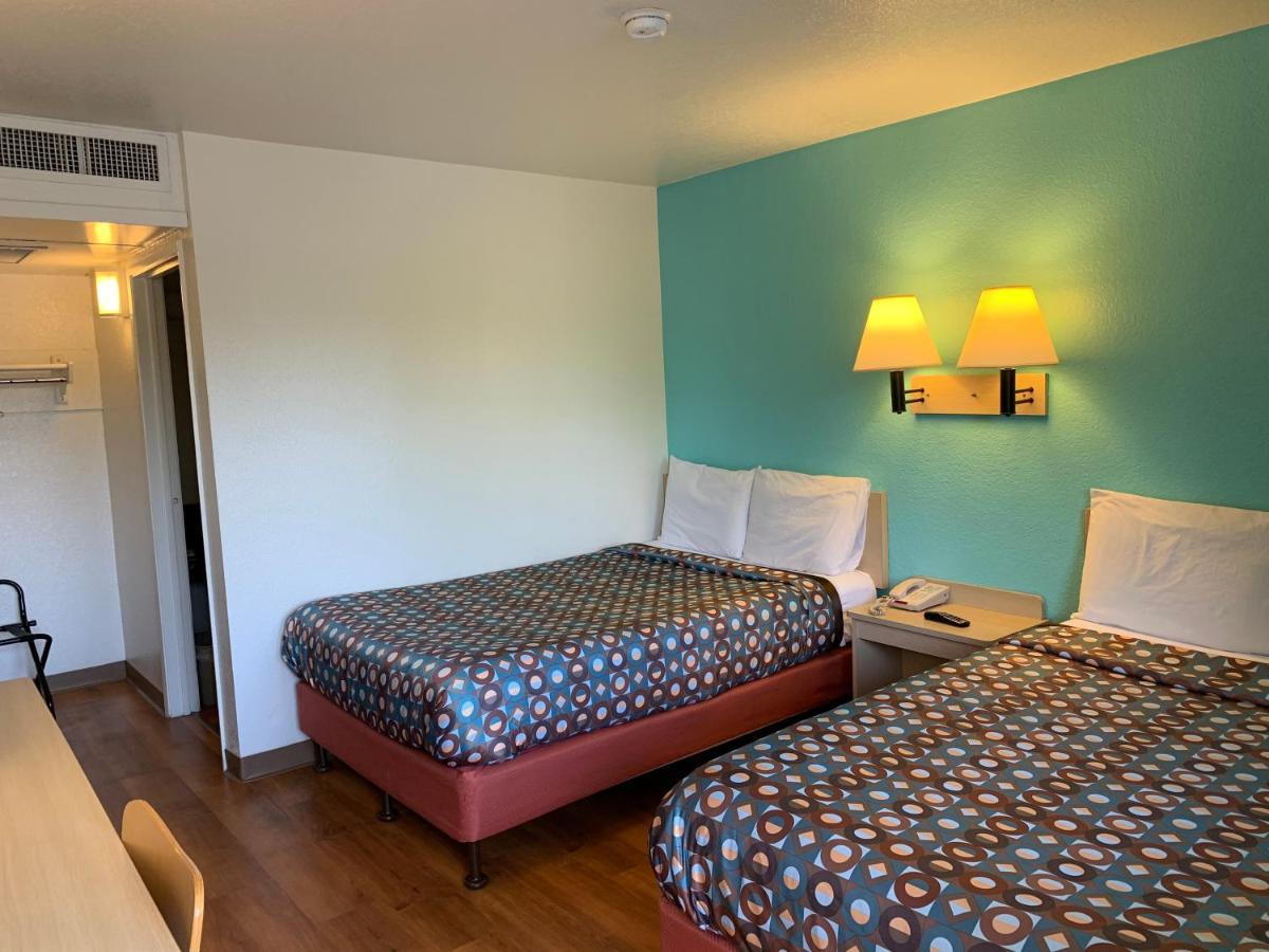 Vagabond Sylmar Hotel 2*
